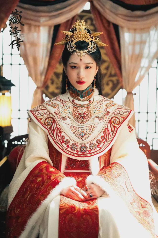 女演员：张婧仪飒爽许龄月温婉最美是她AG真人游戏地址《藏海传》11位美(图21)