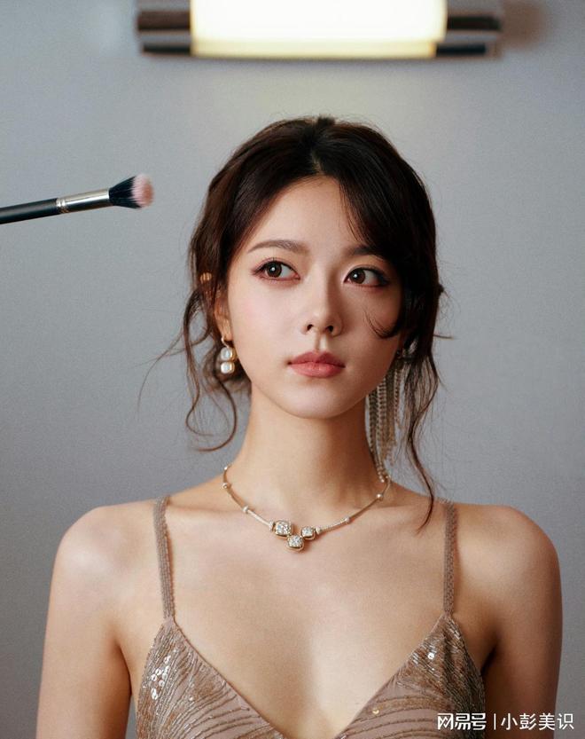 今麦同框看清三人穿搭才懂和少女区别AG真人登录入口这一夜姚晨杨幂赵(图7)