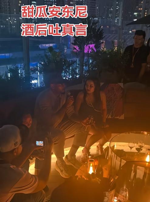 明相聚晚宴丰韵美女作陪被拍互动亲密AG真人网NBA安东尼来华与老友姚(图11)
