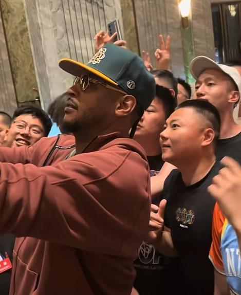 明相聚晚宴丰韵美女作陪被拍互动亲密AG真人网NBA安东尼来华与老友姚(图14)
