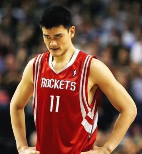 明相聚晚宴丰韵美女作陪被拍互动亲密AG真人网NBA安东尼来华与老友姚(图3)