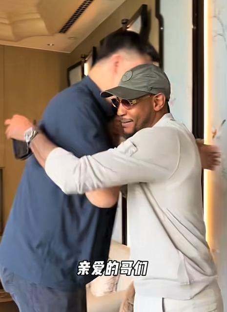 明相聚晚宴丰韵美女作陪被拍互动亲密AG真人网NBA安东尼来华与老友姚(图4)