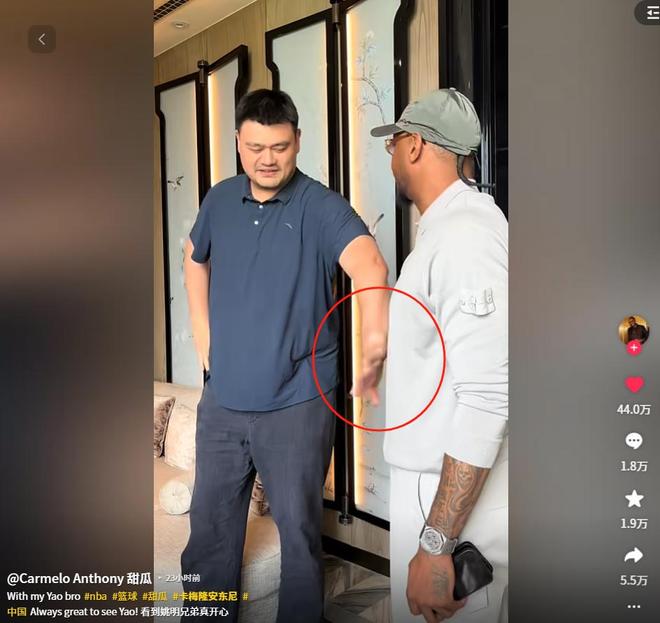 明相聚晚宴丰韵美女作陪被拍互动亲密AG真人网NBA安东尼来华与老友姚(图2)