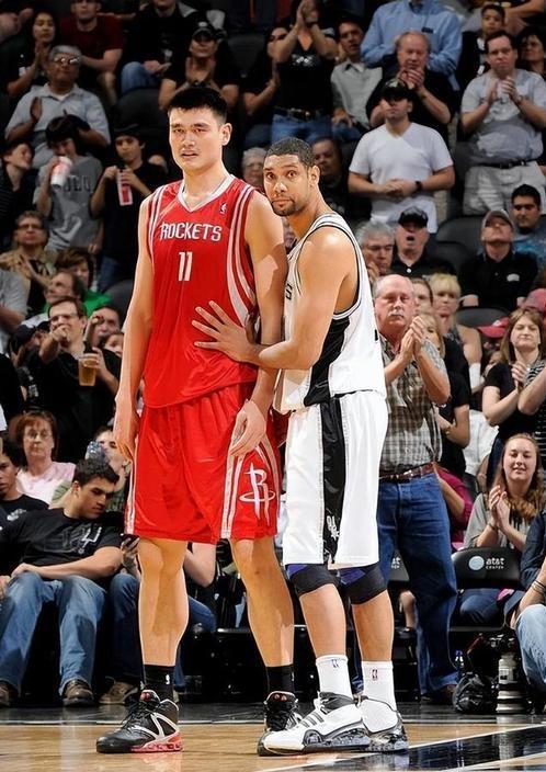 明相聚晚宴丰韵美女作陪被拍互动亲密AG真人网NBA安东尼来华与老友姚(图5)