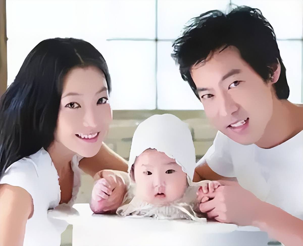 衫还反穿玩个性老公是富二代身价15亿AG真人直营48岁金喜善素颜太赞牛仔(图12)