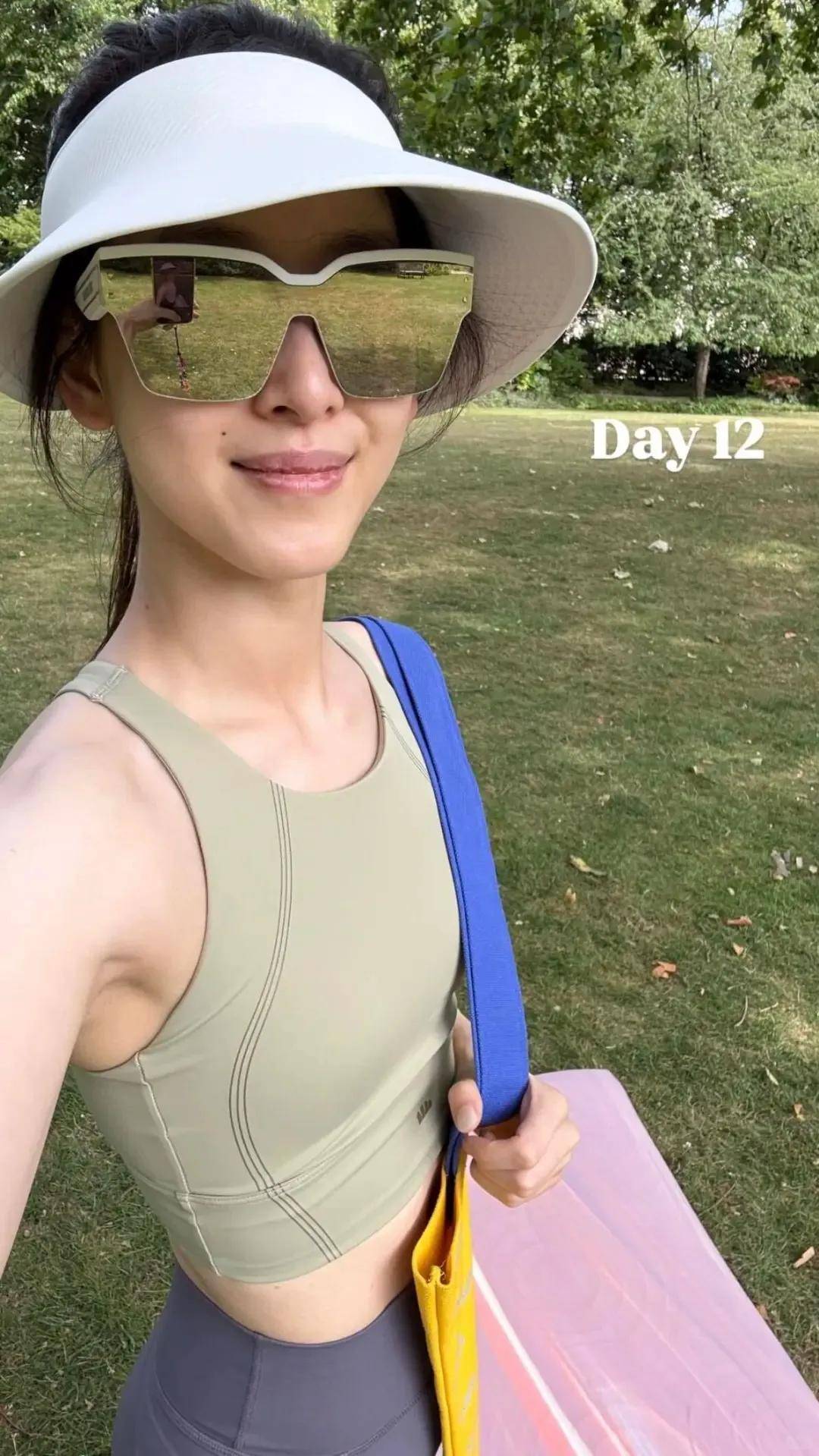 儿耳环也爱穿“中产三宝”！“该省省该花花”AG真人平台app章泽天看展戴80万香奈(图16)