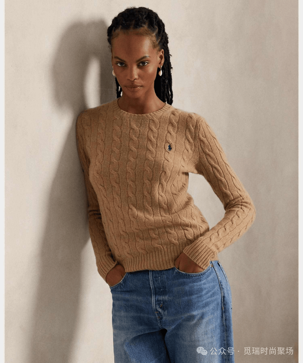 !2026穿搭新密码这样穿告别“老气”！AG真人百家乐刷爆 Ins的天后羊绒造型(图2)