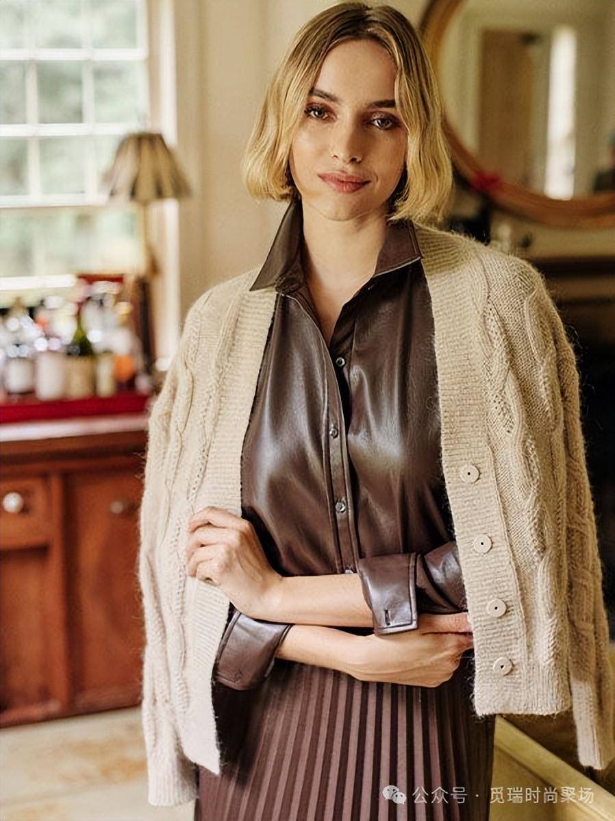 !2026穿搭新密码这样穿告别“老气”！AG真人百家乐刷爆 Ins的天后羊绒造型(图9)