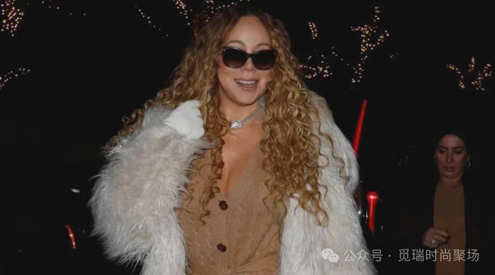 !2026穿搭新密码这样穿告别“老气”！AG真人百家乐刷爆 Ins的天后羊绒造型(图10)