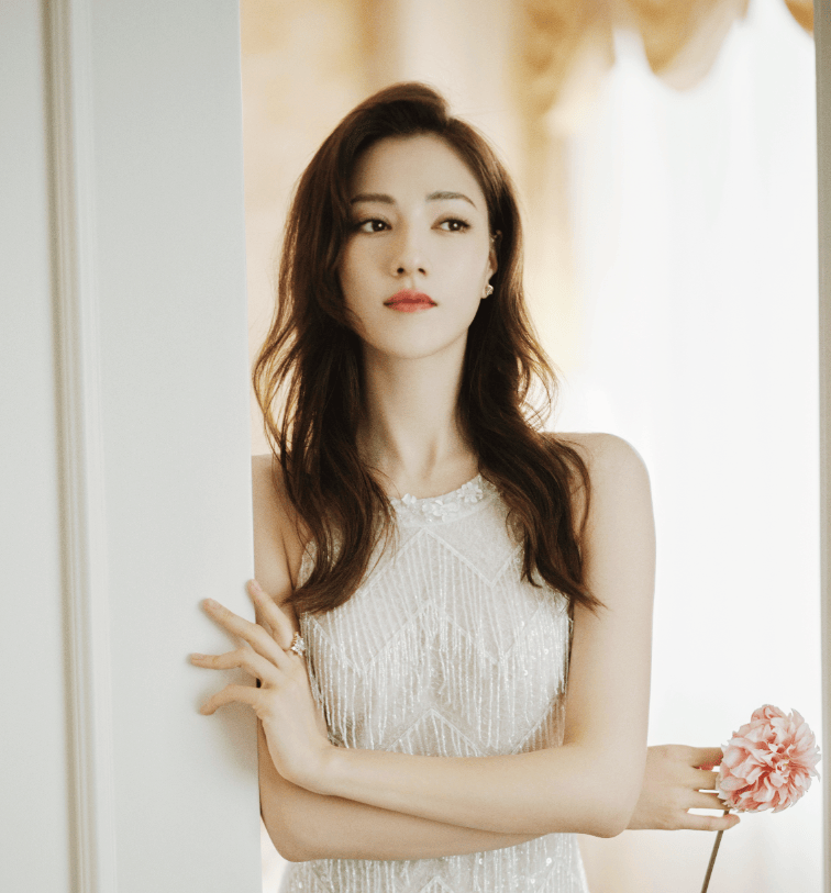 友是俄蒙混血娜然颜值高演技好会骑马AG真人中国霍家双喜临门霍启山新女(图7)