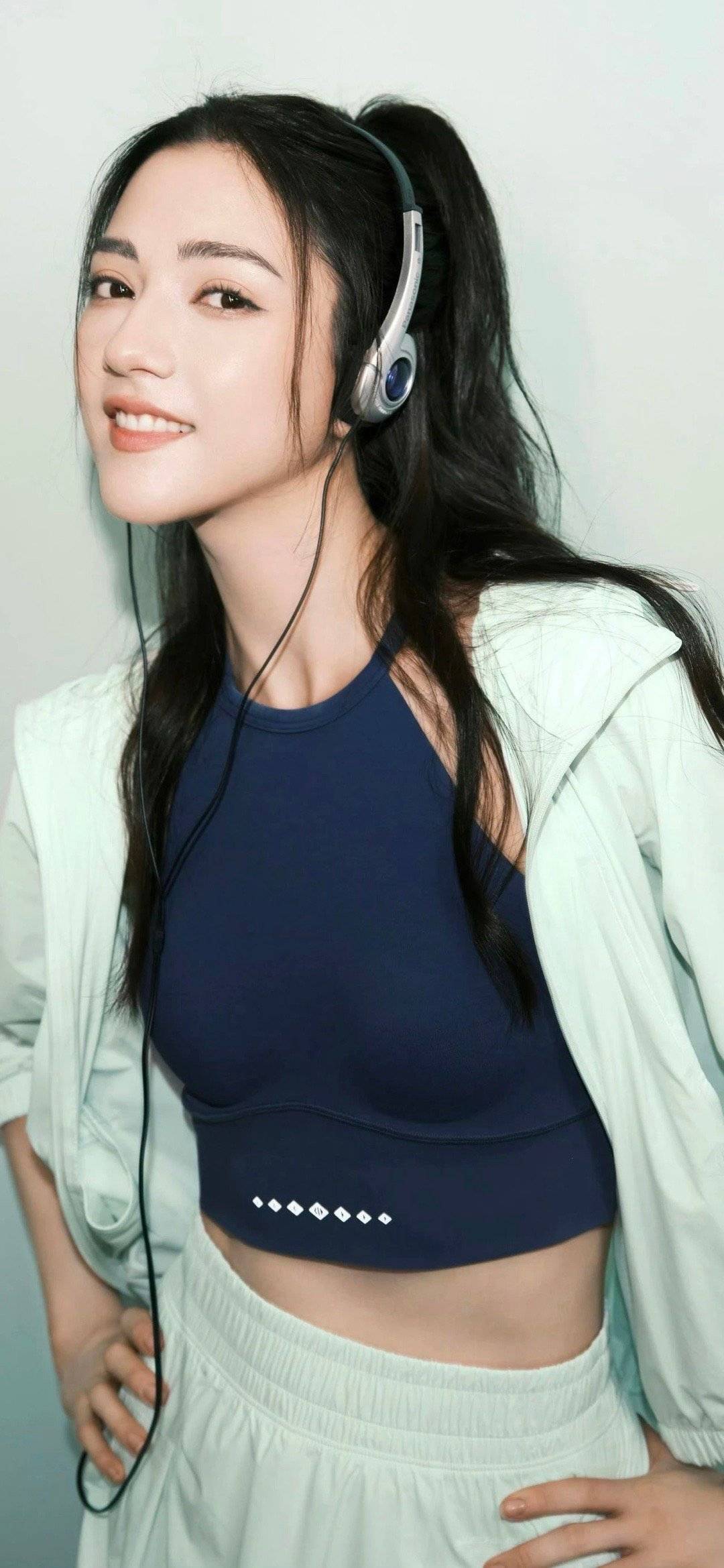 友是俄蒙混血娜然颜值高演技好会骑马AG真人中国霍家双喜临门霍启山新女(图11)