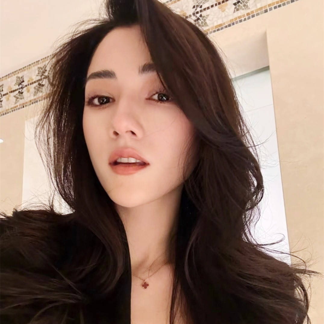 友是俄蒙混血娜然颜值高演技好会骑马AG真人中国霍家双喜临门霍启山新女(图18)