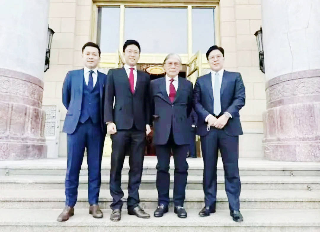 友是俄蒙混血娜然颜值高演技好会骑马AG真人中国霍家双喜临门霍启山新女(图19)